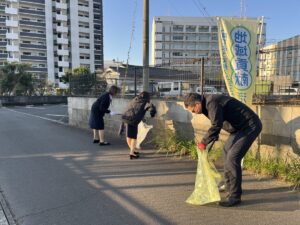 地域清掃活動に取り組んでいます。《ＳＤＧｓ》